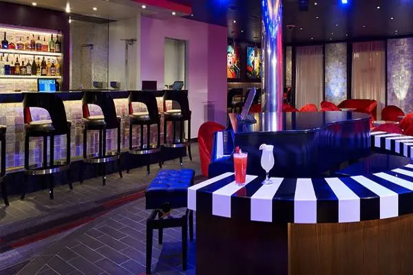 Bar & Lounges