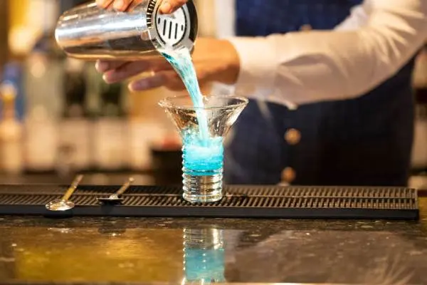Bar & Lounges