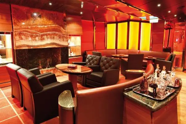 Bars & Lounges