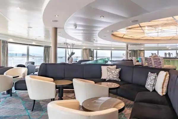 Bars & Lounges