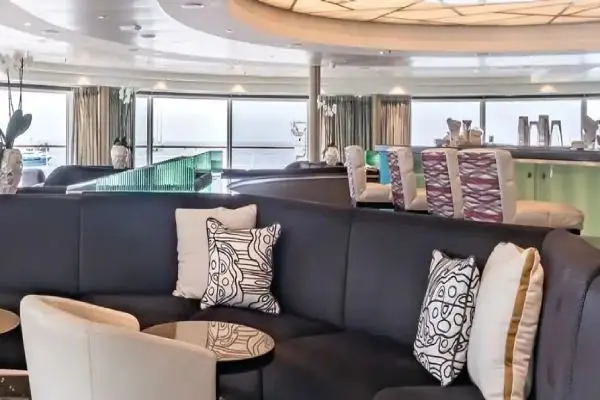 Bars & Lounges