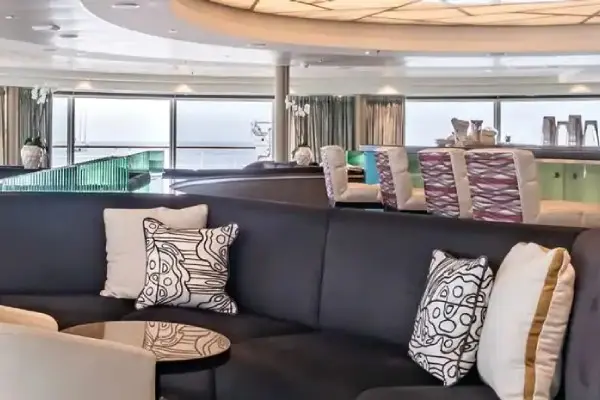 Bars & Lounges