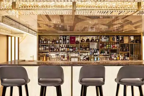 Bars & Lounges