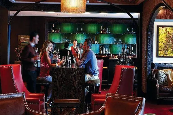 Bars & Lounges
