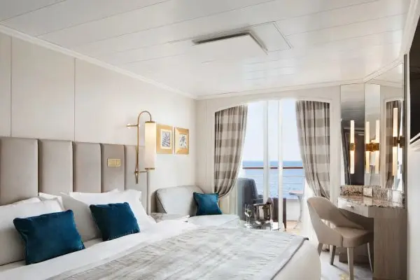 Private cruise balcony deck