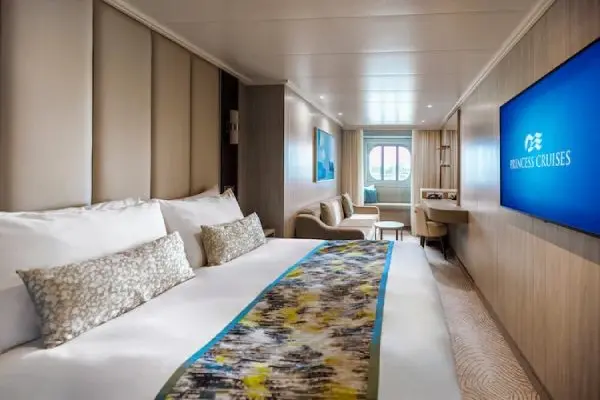 Open outdoor cruise scenery