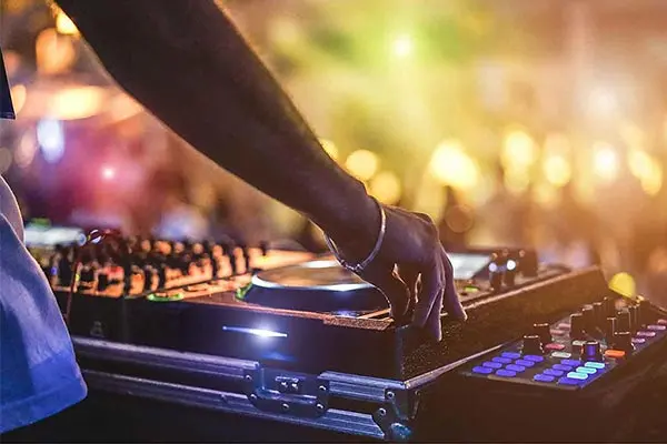 Entertainment & Nightlife