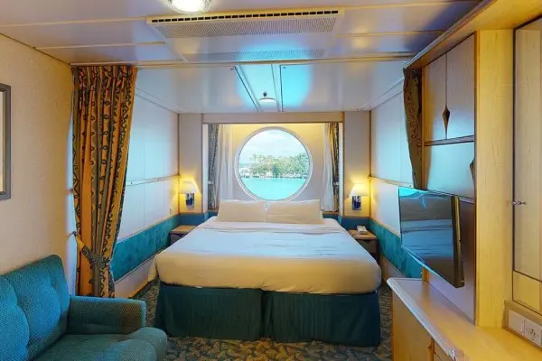 Open outdoor cruise scenery