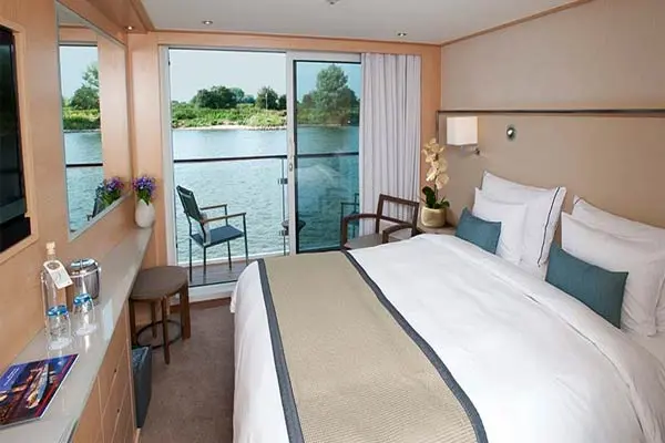 Private cruise balcony deck