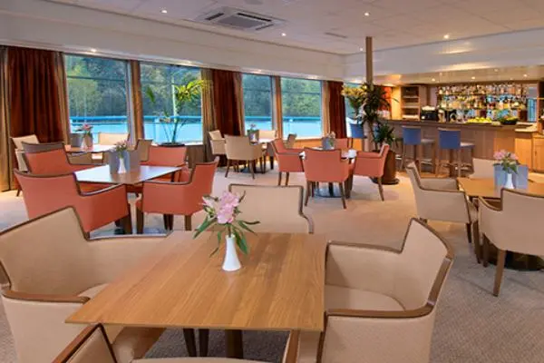 Bars & Lounges