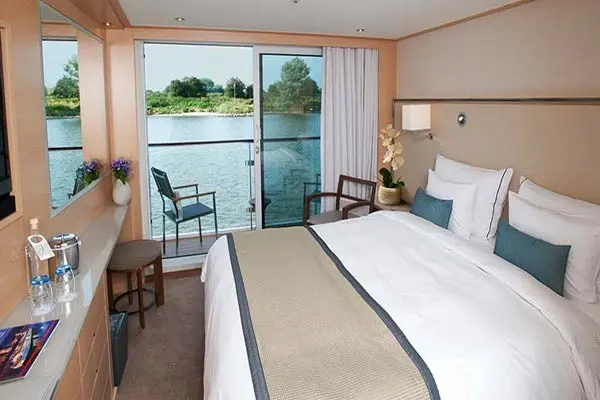 Private cruise balcony deck