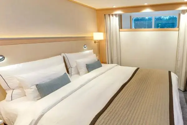 Open outdoor cruise scenery