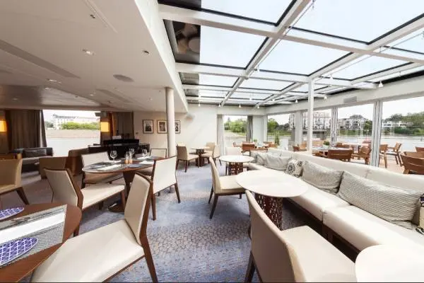 Bars & Lounges