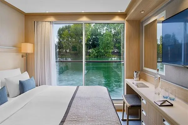 Private cruise balcony deck