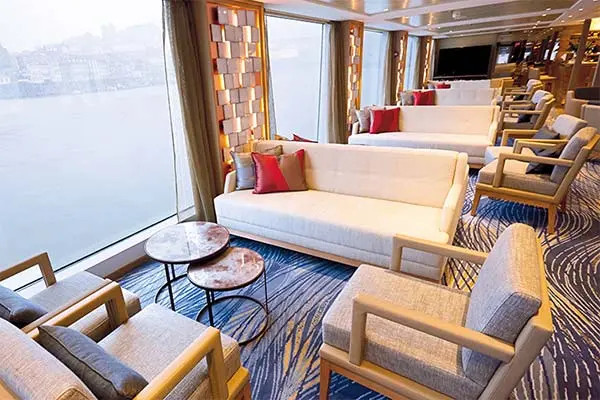 Bars & Lounges