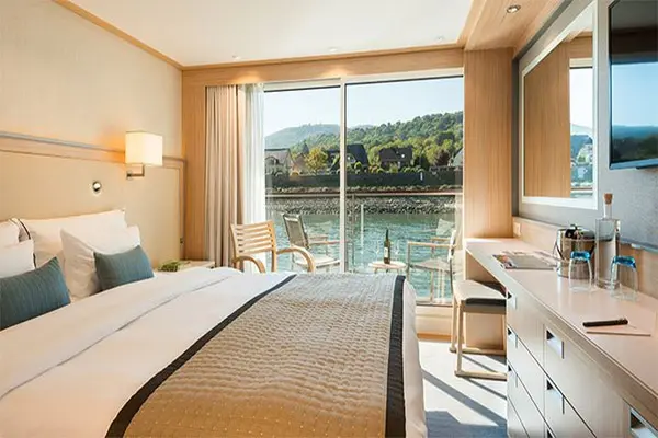 Private cruise balcony deck