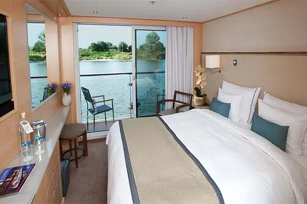 Private cruise balcony deck