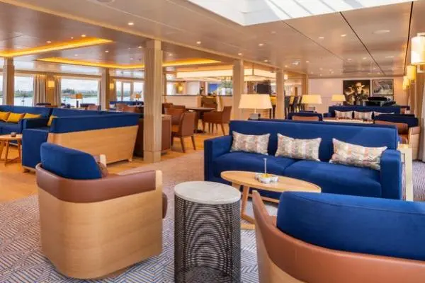 Bars & Lounges