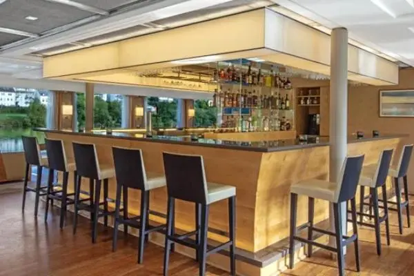Bars & Lounges