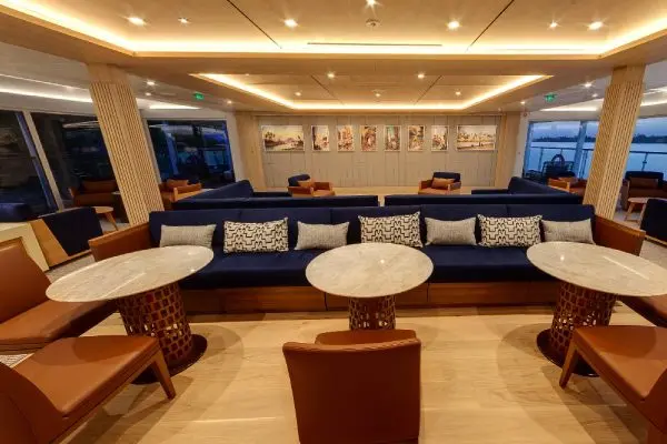 Bars & Lounges