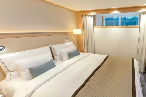 Open outdoor cruise scenery