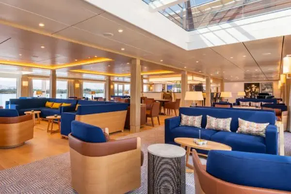 Bars & Lounges