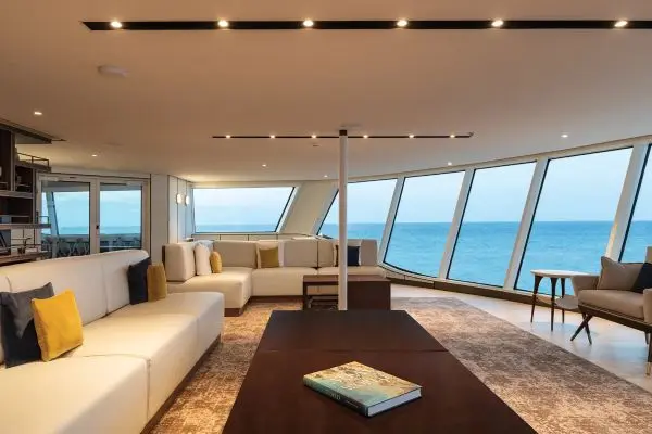 Bars & Lounges