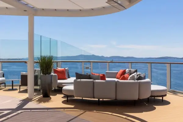 Bars & Lounges