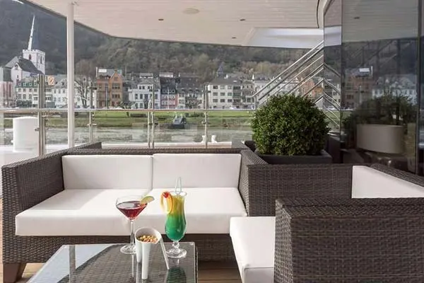 Bars & Lounges