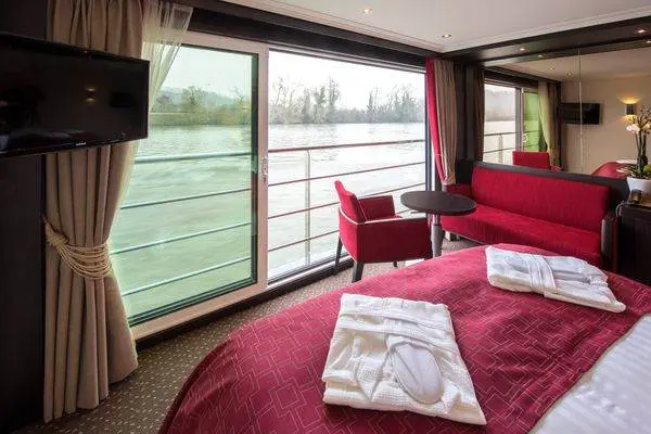 Spacious cruise suite room