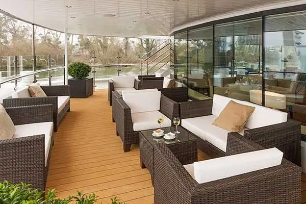 Bars & Lounges