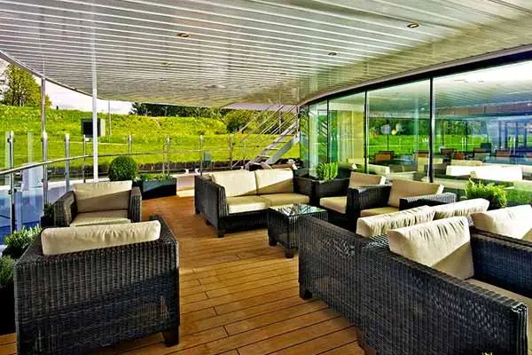 Bars & Lounges