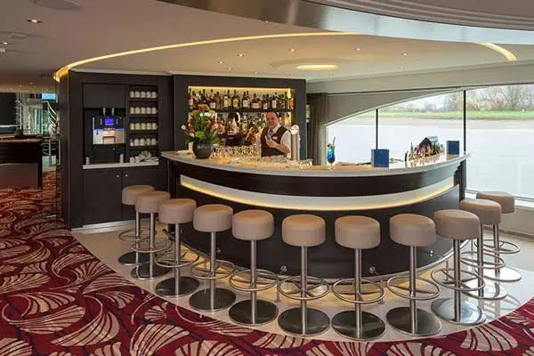 Bars & Lounges