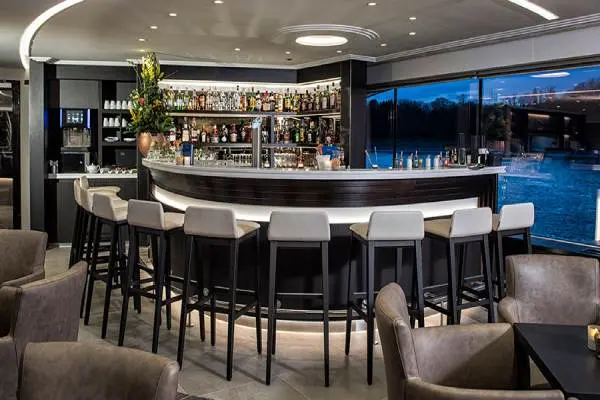 Bars & Lounges