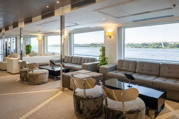 Bars & Lounges
