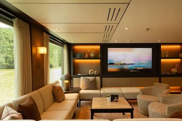 Bars & Lounges