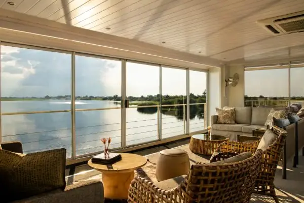 Bars & Lounges