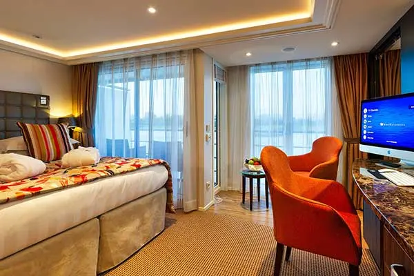 Private cruise balcony deck