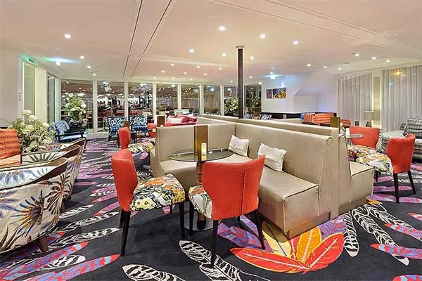 Bars & Lounges
