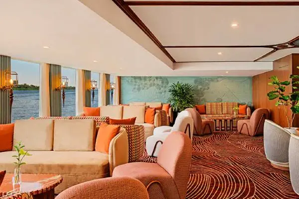 Bar and Lounge