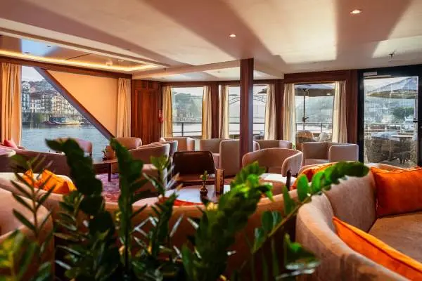 Bars & Lounges