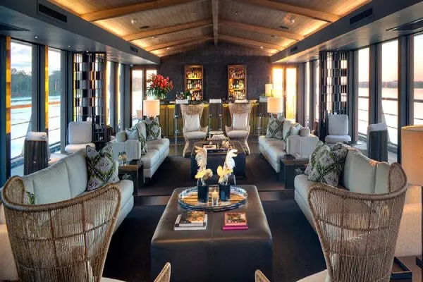 Bars & Lounges