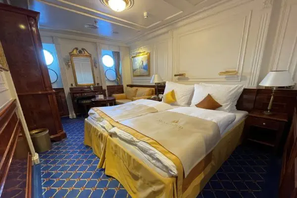 Open outdoor cruise scenery