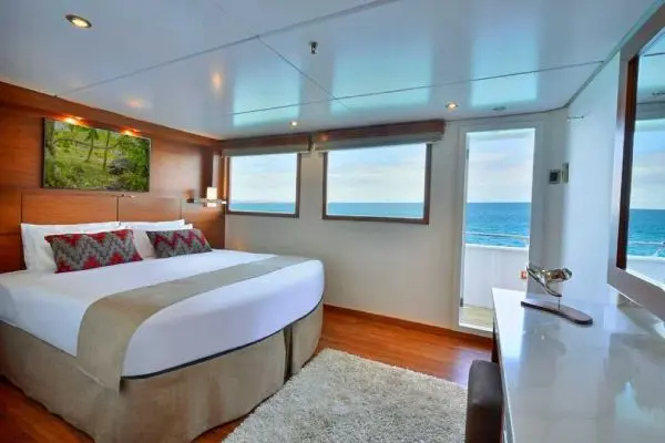 Open outdoor cruise scenery