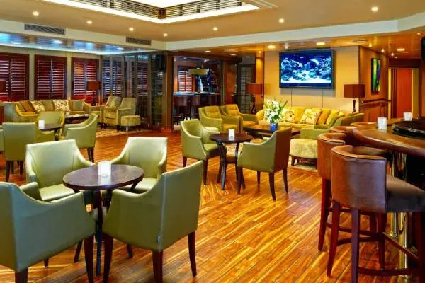 Bars & Lounges