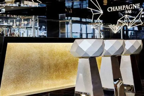 Bars & Lounges