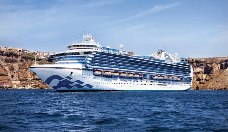 A pristine cover of a Princess ship before a blue glacier, representing 2026 bundles with Wi-Fi, drinks, and gratuities.