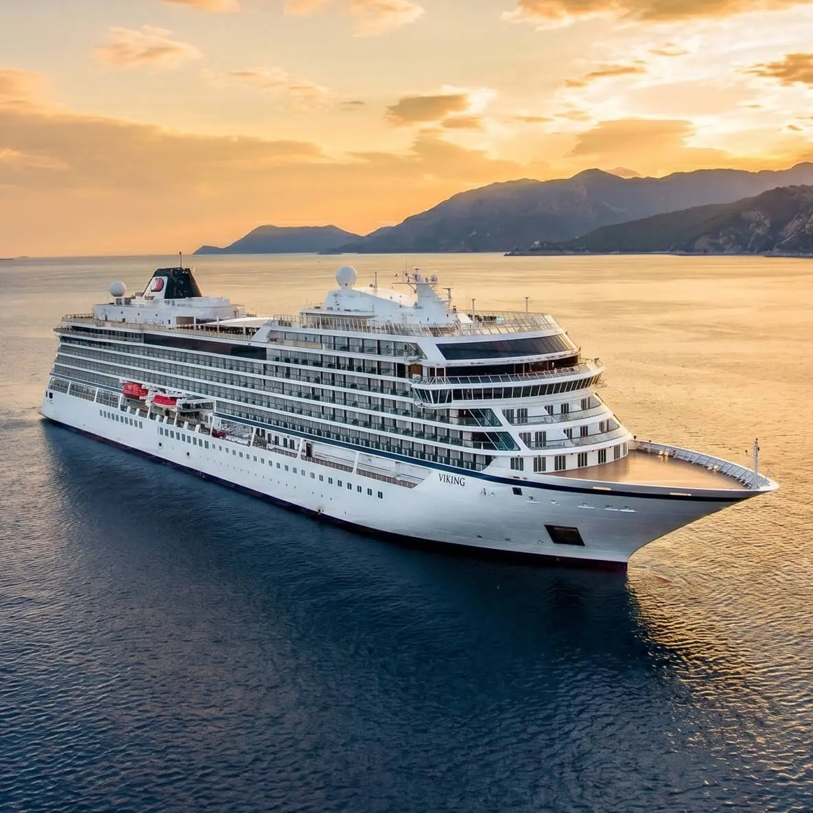Dedicated specifically to exploring destinations in China, with an onboard experience that complements your discoveries ashore, the award-winning, all-veranda small ship hosts just 930 guests, allowing us to dock where larger ships cannot.