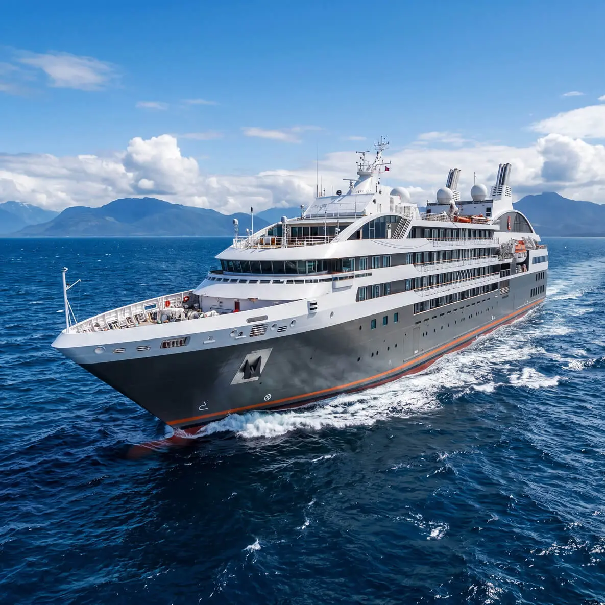 Ponant  5 Nights Valparaiso & Callao